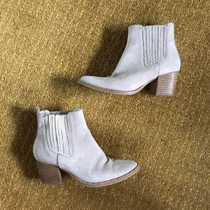 Freda Salvador Haze in light suede size 7.5